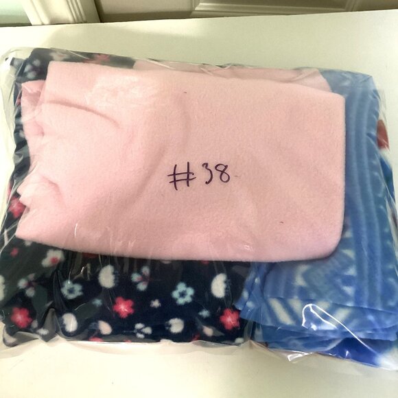 A Bundle of Fleece Fabric Pinks and Blue Material Quilting Sewing - Picture 9 of 10